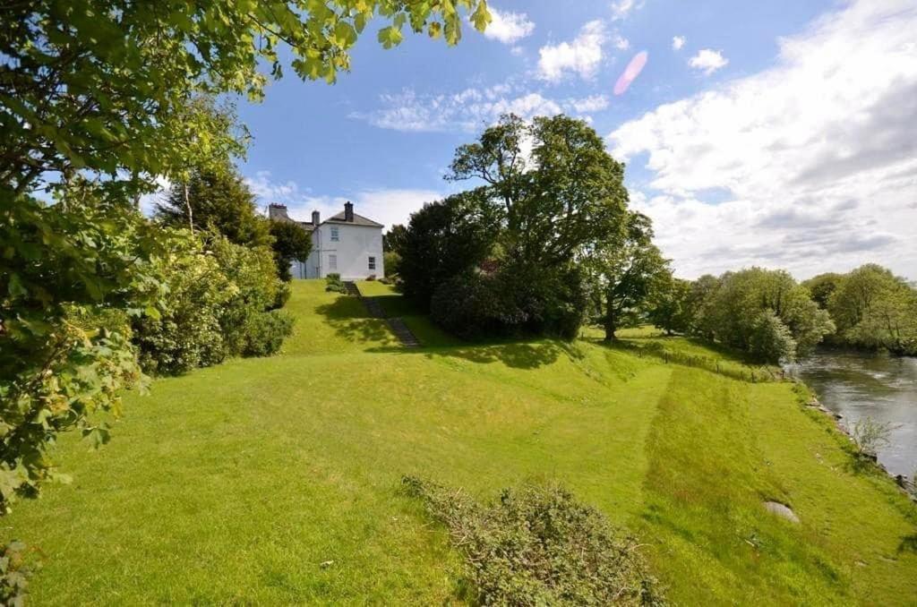 Aberhiriath Hall - The Old Georgian Manor House By The River Dyfi Cemmaes Exterior foto